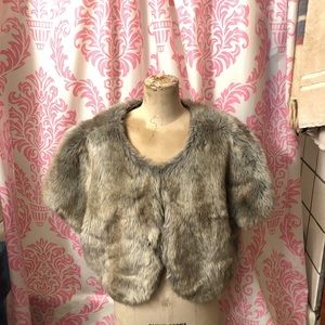 Faux fur gray rabbit shrug. New with tag. Sz 1xl
